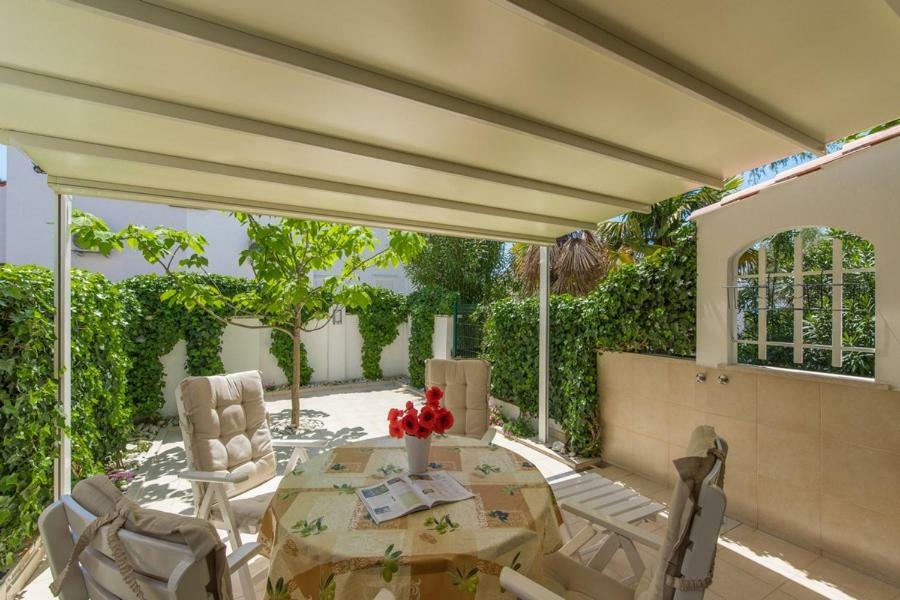 Holiday Home M&M Novigrad  Bagian luar foto
